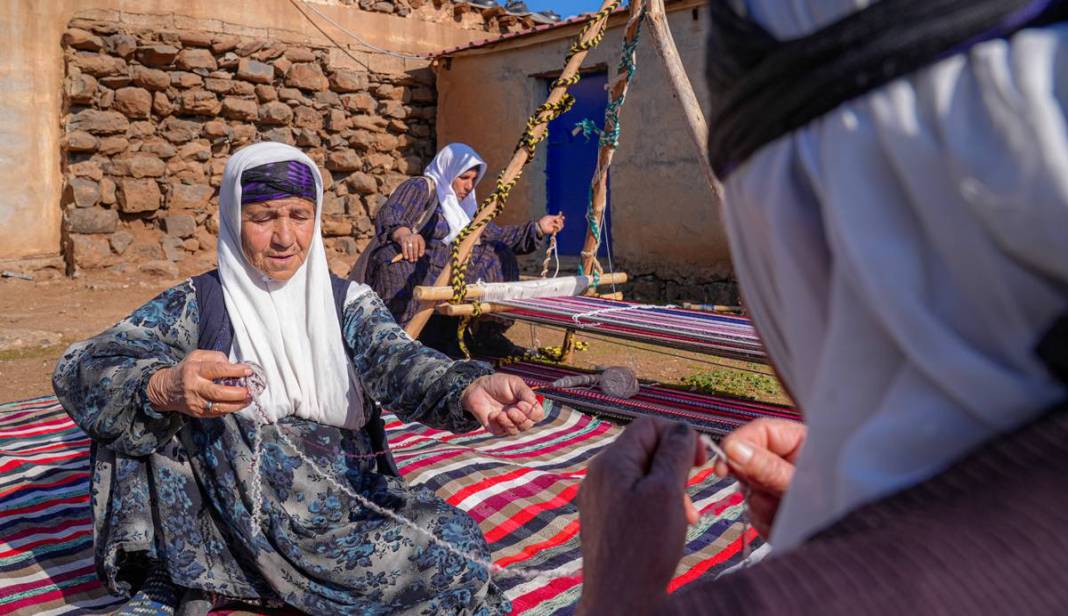 Diyarbakır’da asırlık yöntemle kilim dokuyor 8
